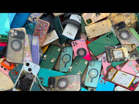 😮Lucky Day 🥰! i Found iPhone 11 & More Broken Phones Near the Road || Restore iPhone 11 Cracked ! thumbnail
