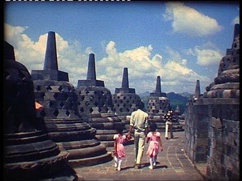 Indonesia. The great Borobudur temple in 1976 thumbnail