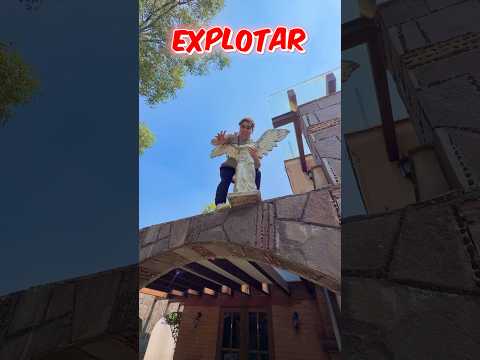 Lancé de mi techo un ángel gigante de piedra 😱🤯😭😰 thumbnail