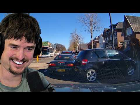 Onoplettende bestuurder geeft een kusje thumbnail