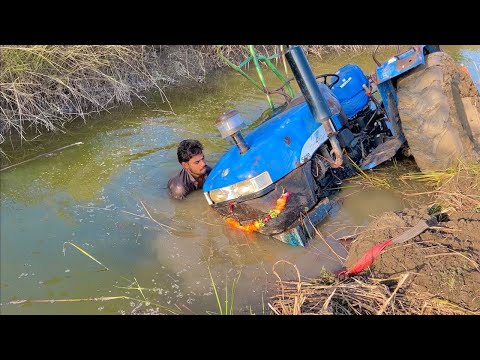 Mahindra Arjun Novo pulling new holland 5500 jcb 3DX canal tractor accident thumbnail