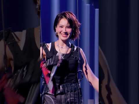 舞台直拍《乘风2026》二公《篇章》王濛 曾沛慈 黄灿灿｜Ride the Wind｜MangoTV thumbnail