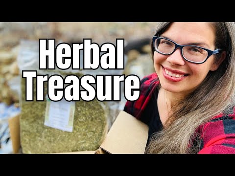 Unboxing My Mountain Rose Herbs Order thumbnail