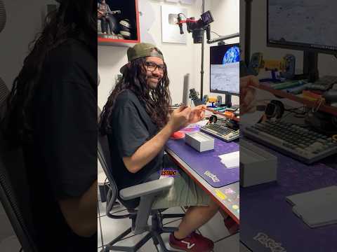 Me pedí un telefono MUUY GAMER de internet 🫢 thumbnail