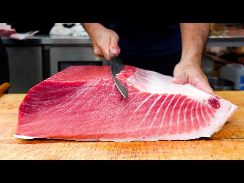 Best Fish Cutting Skills in Taiwan! (Bluefin Tuna, Giant Grouper, Milkfish, Mullet) / 台灣最強切魚大師 thumbnail