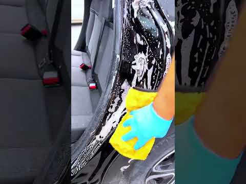 Clean the car that's covered in mud. #washingcar #cleaningcar #asmr thumbnail