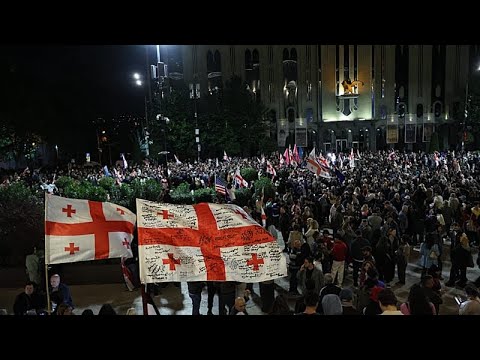 Géorgie: une manifestation pro-UE rassemble des milliers de personnes lors de fête de l'indépendance thumbnail