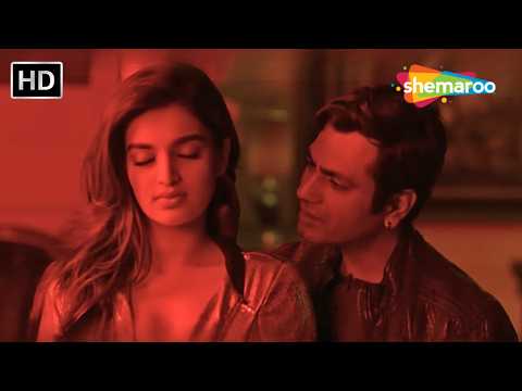 तू कहेगी तो प्लास्टिक की सर्जरी करवाके यंग लौंडा बन जाऊंगा | Nawazuddin & Nidhhi Agerwal Romance 😍😱 thumbnail