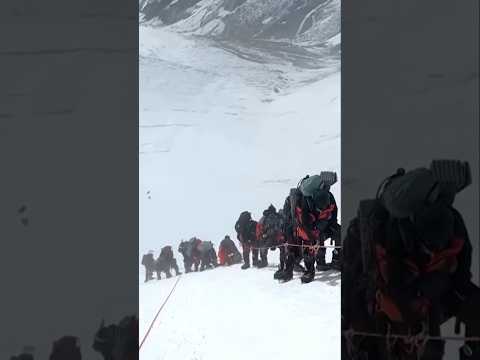 Został uznany za zmarłego, ale przeżył. Cud na Mount Everest thumbnail