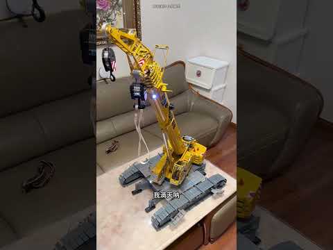 当老婆第一次玩老公的履带吊车模型！#模型#吊车 thumbnail