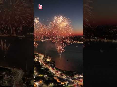 İstanbul’un fethinin 573. yılında Üsküdar Sahili’nde havai fişek gösterisi! thumbnail