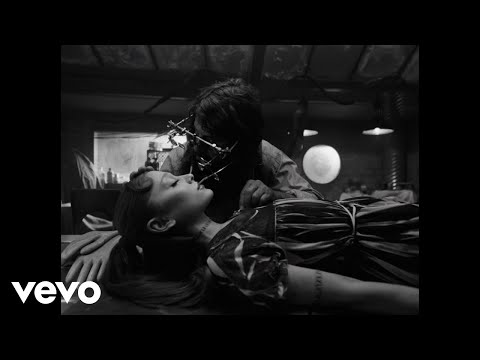 Ariana Grande - Hampstead thumbnail