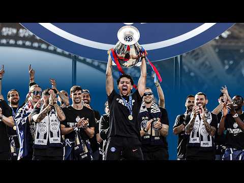 La FOLLE CÉLÉBRATION des JOUEURS du PSG sur le CHAMP DE MARS thumbnail