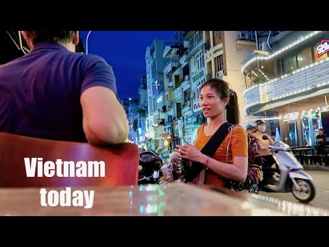 Vietnam Street Scenes 2019 - Saigon Vlog thumbnail