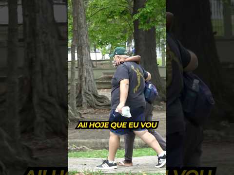 Dando comida para o gatinho ? thumbnail