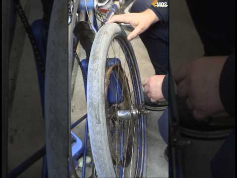 P-O Har Köpt Ungdomens Drömmoppe Som Såg Ut Som En Cykel! thumbnail