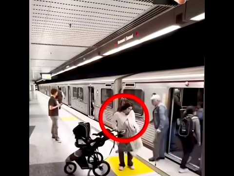🇨🇳 粗心母亲火车站遗忘婴儿，好心人原地守护物归原主 🇬🇧 Vigilant Bystander Guards Baby Forgotten at Train Station thumbnail