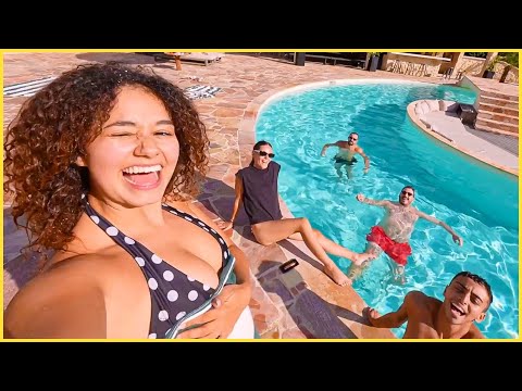 des nouveaux arrivants dans la villa  thumbnail