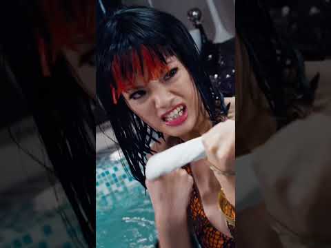 Ils terminent dans la piscine... mais pas comme vous imaginez ! thumbnail