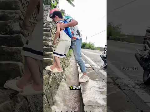 难以置信！这位骑车人的绝妙计划让所有人都震惊了。🏍️🎒 thumbnail