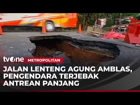 Jalan di Lenteng Agung Amblas, Kedalaman Diperkirakan Mencapai 2 Meter | Metropolitan thumbnail