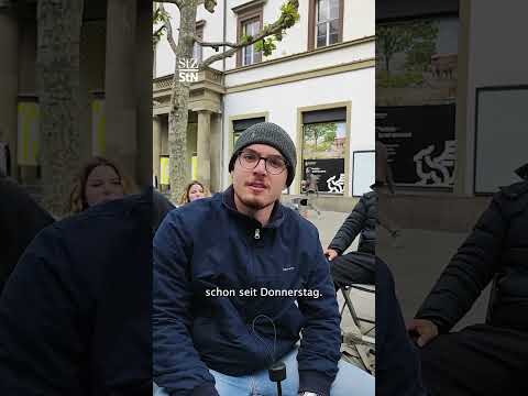 Hunderte Menschen warten! Uhr sorgt für Massenandrang in Stuttgart thumbnail