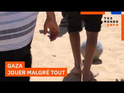 À Gaza, les enfants s'amusent comme ils le peuvent thumbnail