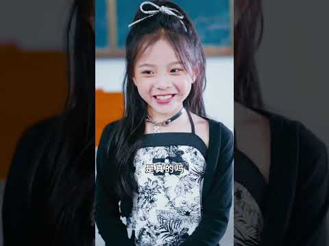 [MULTI SUB] [💕新剧]霸气女总裁车祸醒来竟变成八岁小孩，被迫住进豪宅，没想到撞见乖萌儿子被恶毒保姆一家欺压，她表面装乖，暗中护崽设局反击，恢复身份后当众清算恶人，母子相认逆袭翻盘！YHDJ thumbnail