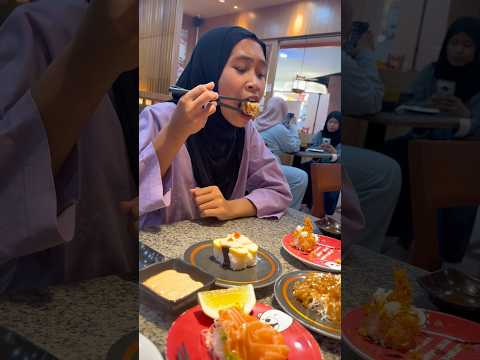 Akhirnya Rose makan sushi yaa 🤣 thumbnail