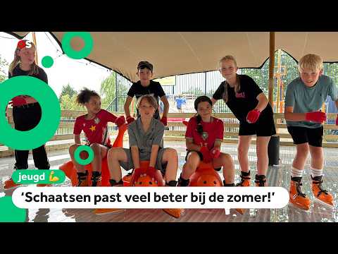 Schaatsen in korte broek op de zomerijsbaan: 'Super raar, maar heel leuk!' thumbnail
