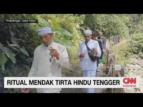 Jelang Yadnya Kasada 2026, Umat Hindu Tengger Ambil Air Suci di Madakaripura thumbnail