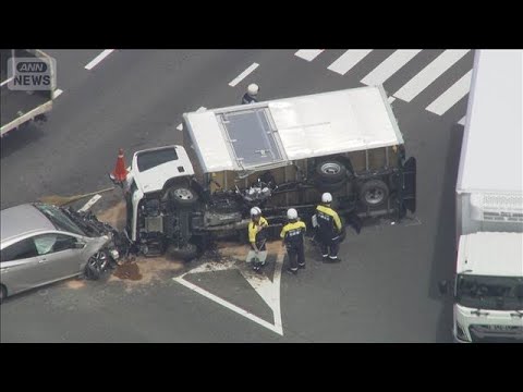 乗用車と衝突でトラック横転　5人けが　茨城・古河市(2026年6月4日) thumbnail