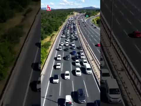 İstanbul’da Kurban bayramının üçüncü gününde dönüş trafiği havadan görüntülendi thumbnail