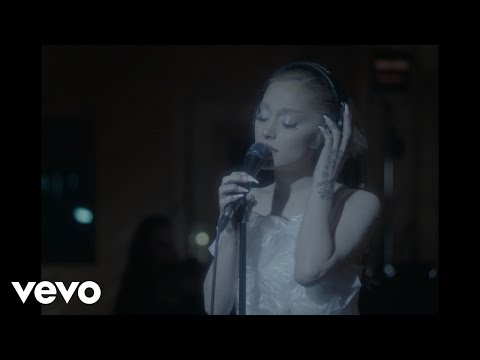 Ariana Grande - don’t wanna break up again (live version) thumbnail