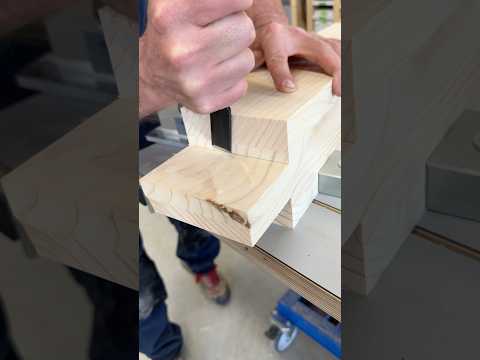 Cleaning up some inside shoulder corners with @SUIZAN chisels thumbnail