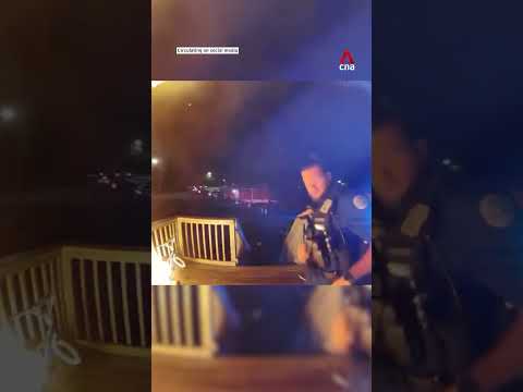 Police rescue children from burning house in US thumbnail