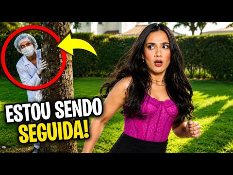 A MÉDICA LOUCA ESTÁ ME SEGUINDO NA RUA!  thumbnail