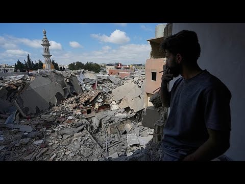 Liban : des corps extraits des décombres près de Tyr après la frappe meurtrière d'hier thumbnail