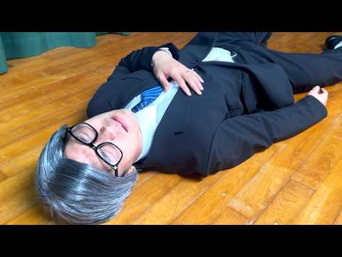 全校集会中に校長先生が倒れました。 thumbnail