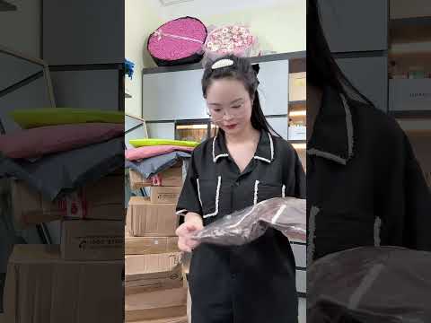 Cô yến ăn bóc. thumbnail