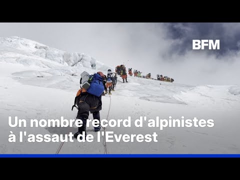 Népal: plus de 950 alpinistes ont atteint le sommet de l'Everest cette saison, un record historique thumbnail