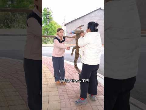 Mais on peut manger un crocodile aussi effrayant que ça ? thumbnail