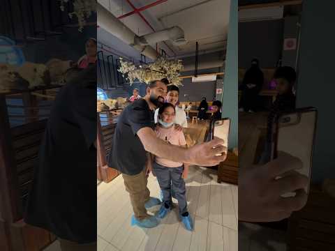 سبب غريب يخلي الناس تجي مقهى القطط thumbnail