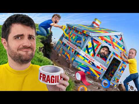 ON CONSTRUIT UNE MAISON EN SCOTCH (pour résister aux éléments) thumbnail