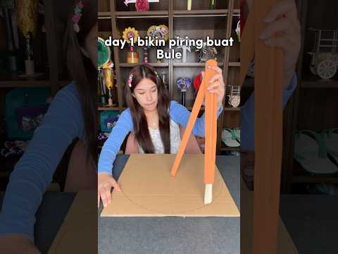 Day 1 bikin piring buat Bule thumbnail