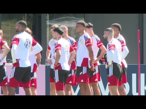 TRAINING der DEUTSCHEN Nationalmannschaft vor der Weltmeisterschaft thumbnail