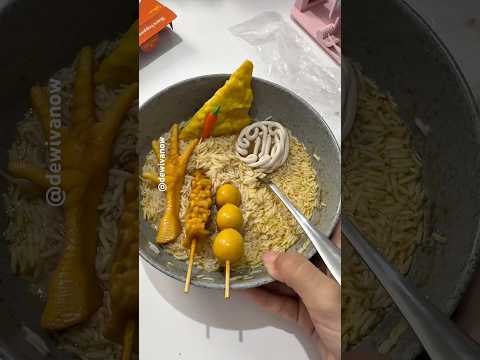 Semua palsu kecuali nasi #dewivanow #gantungankunciunik #keychain thumbnail