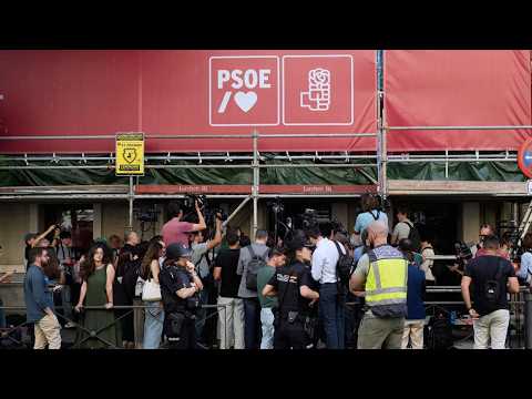 La Guardia Civil entra en la sede del PSOE en Ferraz thumbnail