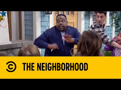 "Linkse zombie: DOOD. Rechtse zombie: DOOD." | The Neighborhood thumbnail