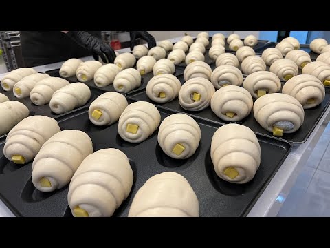 소금빵 하나로 동네 시장 상권살린? 천하제빵 출신 여사장님의 격이다른 소금빵 | Viral Korean Crack Salt Bread Making Process thumbnail